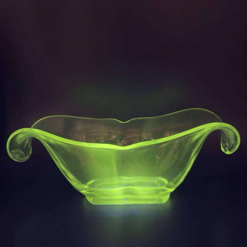 Heisey Glass Scroll Droop End Wing Oval Centerpiece Bowl Manganese 365nm UV Glow